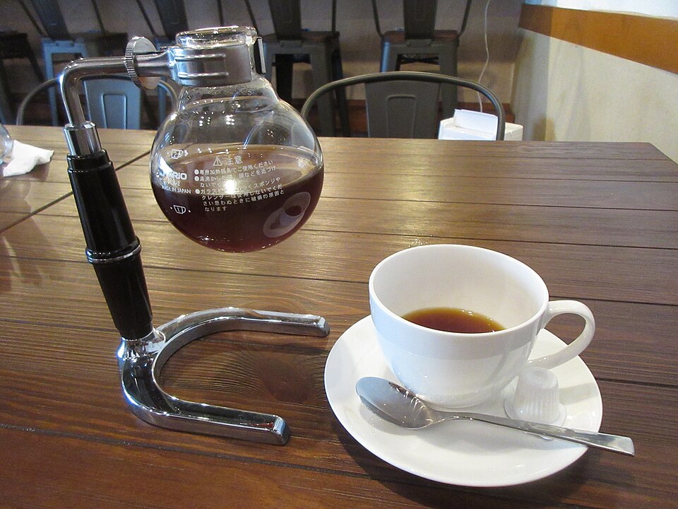 サイフォンで淹れたコーヒー